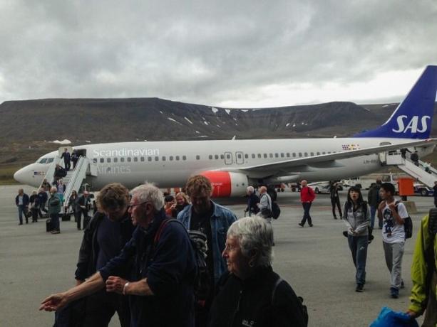 Vuonna 1975, pohjoisessa kaupungin ilmestyi lentokenttä (Longyearbyen).