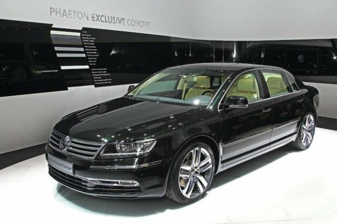 2000-luvun alussa yhtiö Volkswagen on päättänyt tulla markkinoille aidosti palkkio sedan. Niin syntyi Phaeton.