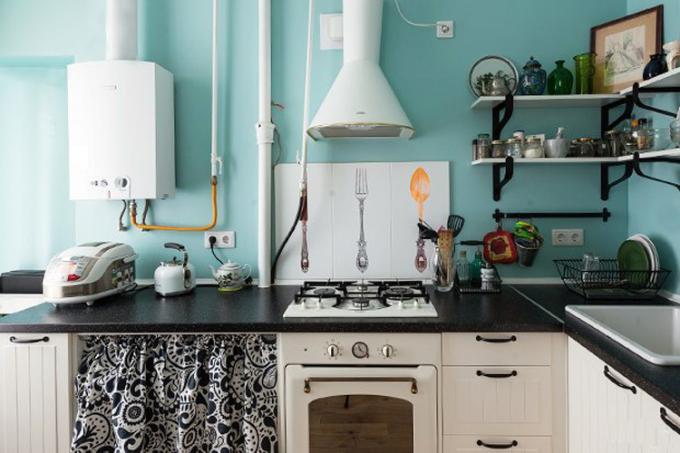 Kuten näette, jopa kaasuliesi ja liesituuletin voidaan asentaa asianmukaisesti pienen keittiön sisätiloihin.