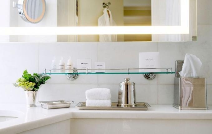 Lumivalkoinen kylpyhuone: 5 puhtaus salaisuuksia luksushotelleihin työntekijöiden