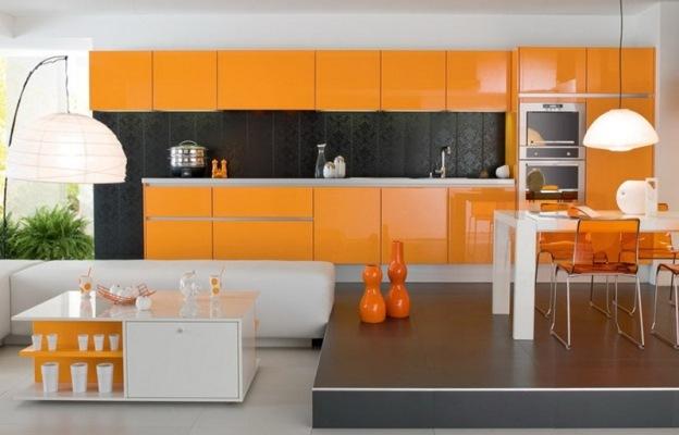 harmaa oranssi keittiö