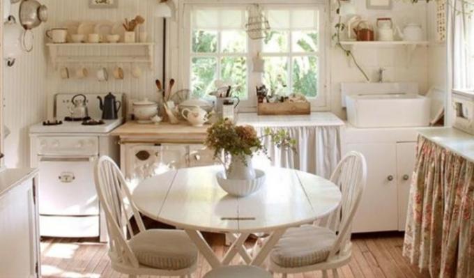 Provence-tyylinen valkoinen keittiö (39 kuvaa), valikoima tapetteja, keittiösarjoja, tarvikkeita, tee-se-itse -maalauksia, ohjeita, valokuva- ja video-oppaita, hinta