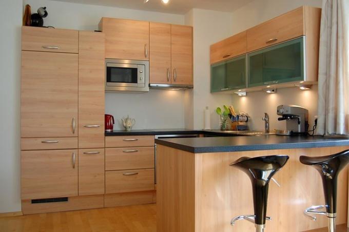 Beige ja ruskea keittiö (44 kuvaa): Tee-se-itse-asennusohjeet, näiden värien suunnitteluominaisuudet, hinta, valokuva
