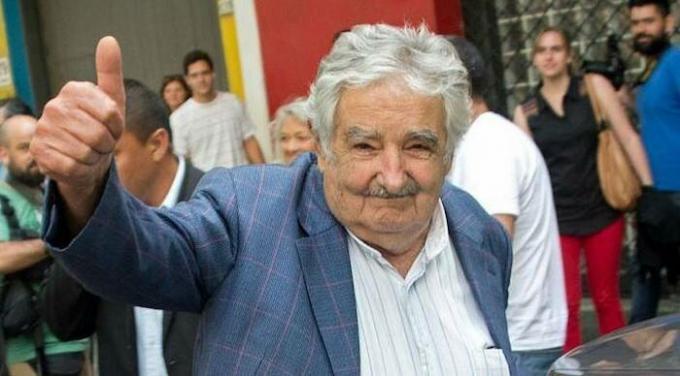 90% antoi Mujica presidentin palkkaa hyväntekeväisyyteen.