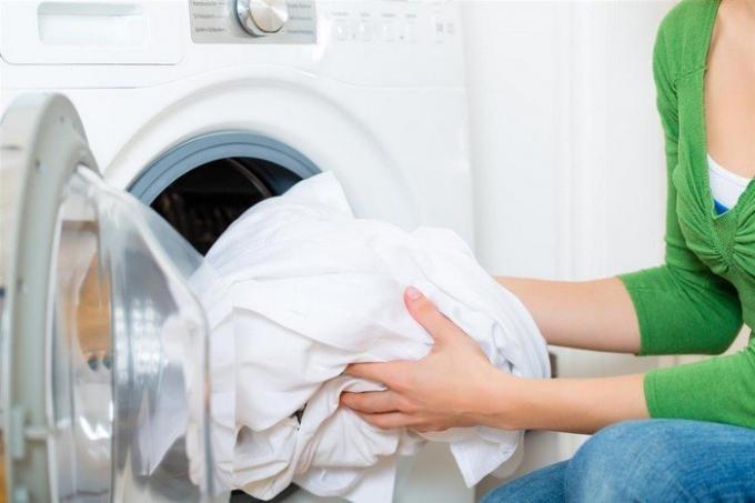 Miten saada valkaisuaine pesussa ja vaatteet