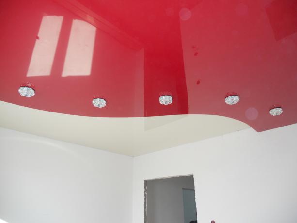 Punainen keittiö (45 kuvaa) Ikea: yhdessä harmaiden, ruskean, beige-kukkien, kulman, video-ohjeiden kanssa joustavan katon asentamiseksi, seinät omin käsin, valokuva, hinta