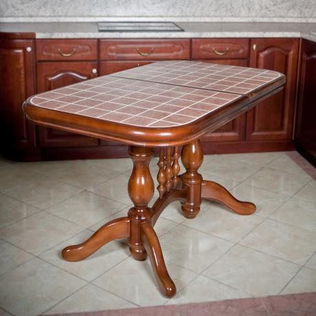 Keittiön pöydät keraamisilla laatoilla (36 kuvaa): Tee-se-itse-asennusohjeet, hinta, valokuva