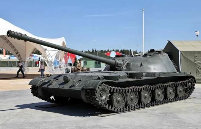 Kokemus Neuvostoliiton tankkien ja itseliikkuvat aseet eivät olleet. | Kuva: yandex.ru. 