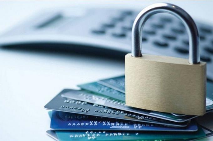 7 vinkkejä suojata pankkikortti petoksentekijöiltä