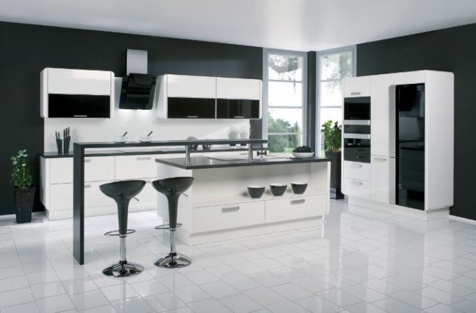 Klassinen moderni minimalismi - kulmamustavalkoinen keittiö