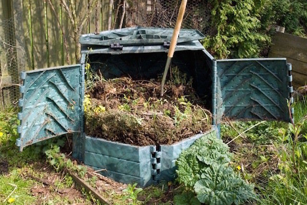 Mikä olisikaan parempi tapa tehdä kompostiin