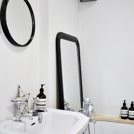 Miten muuttaa kylpyhuoneen avulla peilien: 13 esimerkkejä