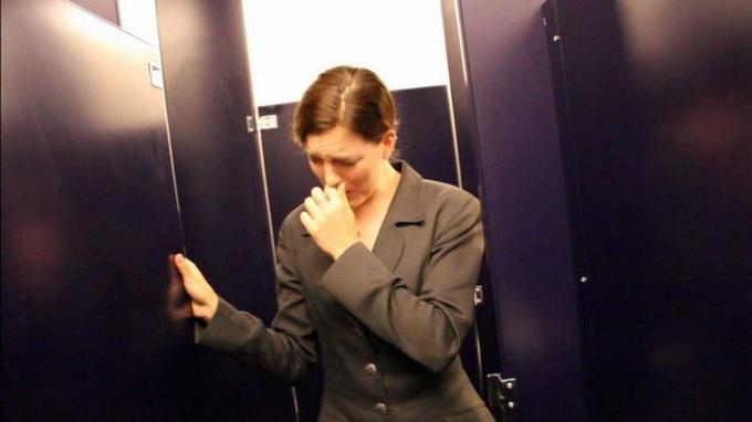 Paha haju kylpyhuoneessa ja WC - "ansio" on huono ilmanvaihto.
