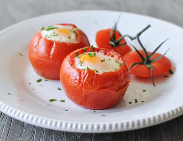 Munakokkelia tomaateilla