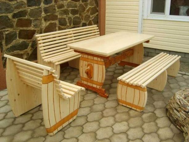 Paras huonekaluja höyry on se, joka on valmistettu puusta