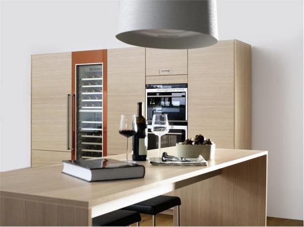 Erittäin muodikas trendi modernissa keittiössä - huonekalupylväät