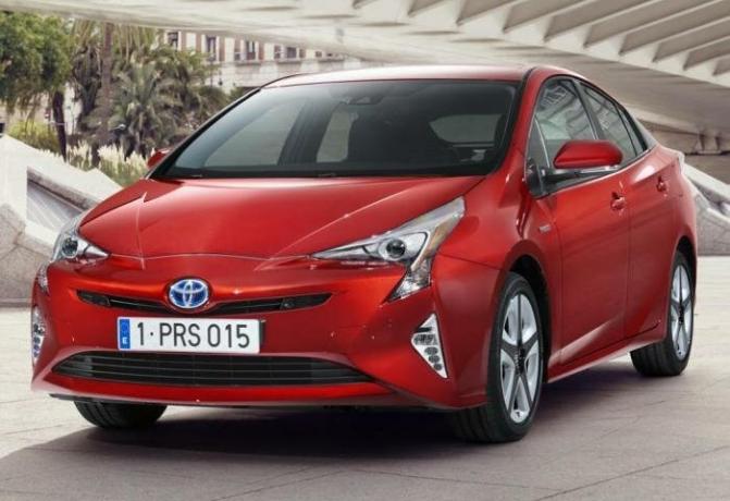 Toyota Prius - yksi maailman ensimmäinen sarjavalmisteinen hybridiauto. | Kuva: autompv.ru.