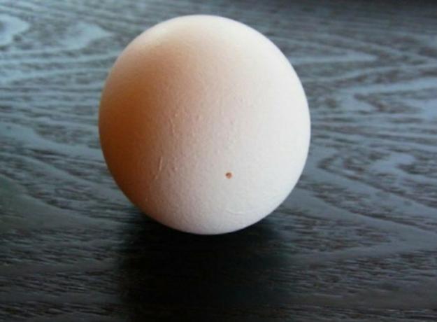 Miten kokki kovaksi keitetty muna, josta kuori on "slazit" itse
