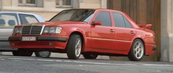 Mercedes-Benz E 500 1992 näytteli elokuvassa "Taxi". | Kuva: imcdb.org.