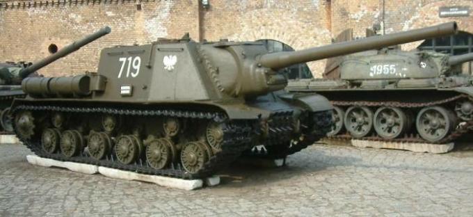 Painajainen Wehrmacht: ISU-122 ase, joka toimi periaatteella "yksi laukaus - yksi tavoite"