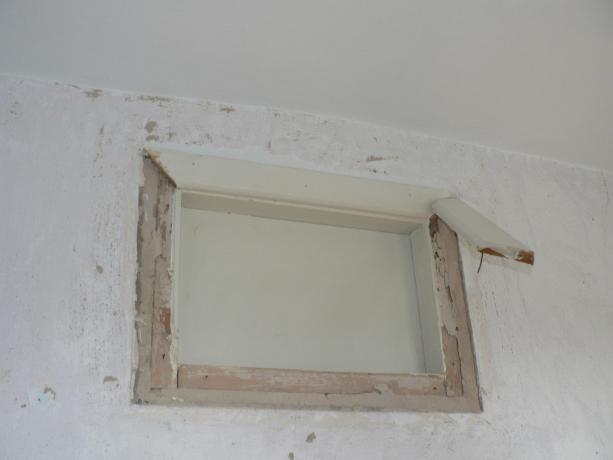 Ikkunan sulkeminen kylpyhuoneen ja keittiön välillä kuin: tee-se-itse-video-ohjeet asennuksesta, hinta, valokuva