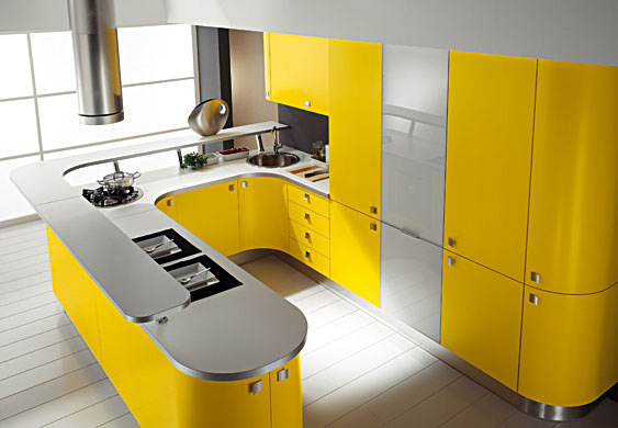 "High-tech" on yksi mukavimmista suunnitteluvaihtoehdoista 16 m²: n keittiössä.