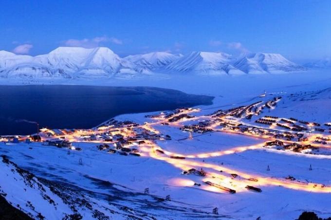 Arktinen keidas kaupungin Longyearbyen (Norja).