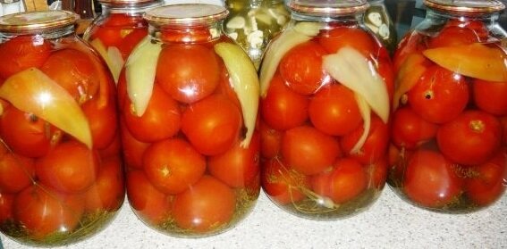 Herkullinen resepti Marinoitu tomaatti talveksi