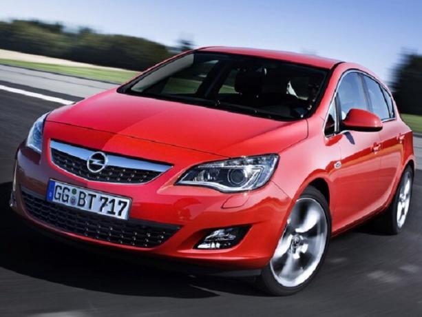 Opel Astra - suosituin malli Saksan automaker. | Kuva: caradisiac.com.