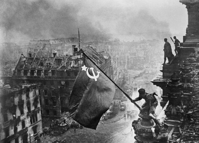 
Lippu voiton natsi-Saksan 1. toukokuuta, 1945